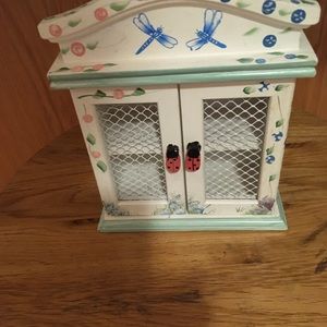 No Brand Small jewelry chest  on good condition